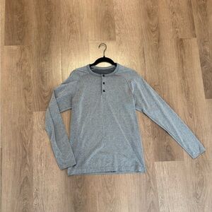 Men’s Lululemon grey long sleeve T-shirt, size small
